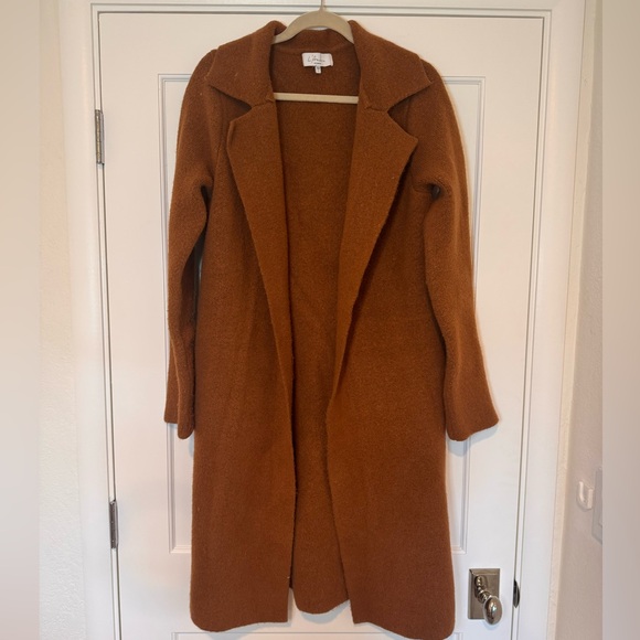 L'academie London Cardigan in Camel - Picture 2 of 4